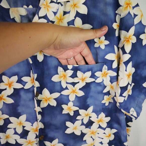 Royal Creations Mens SIze XL Hawaiian Shirt Blue Plumeria Floral Button Up VTG - Picture 4 of 11